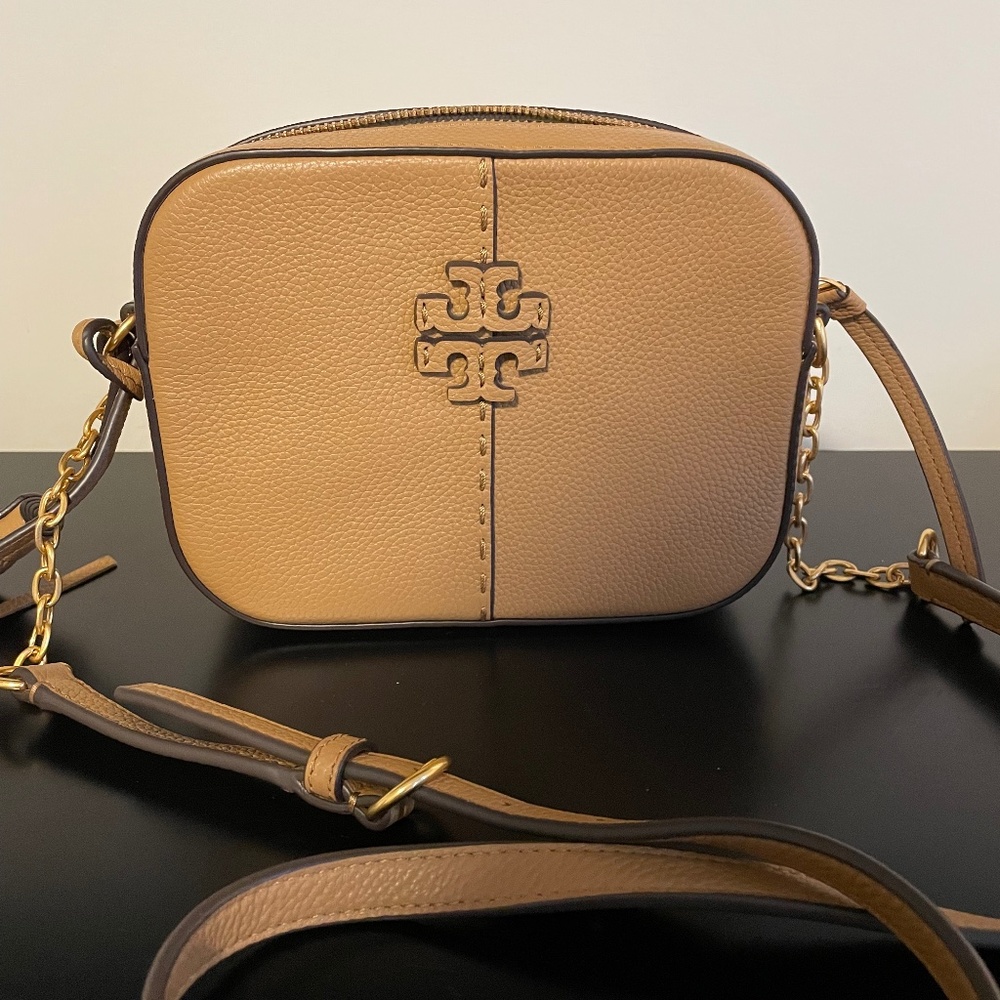 TORY BURCH McGraw Camera Bag in Tiramisu (Tan)